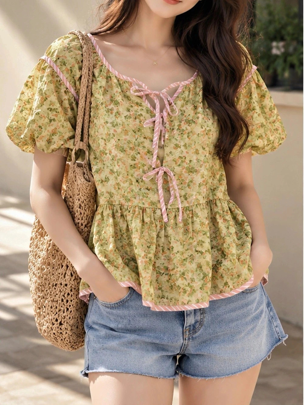 Floral Puff Sleeve Blouse in Green & Pink Size Small Like New